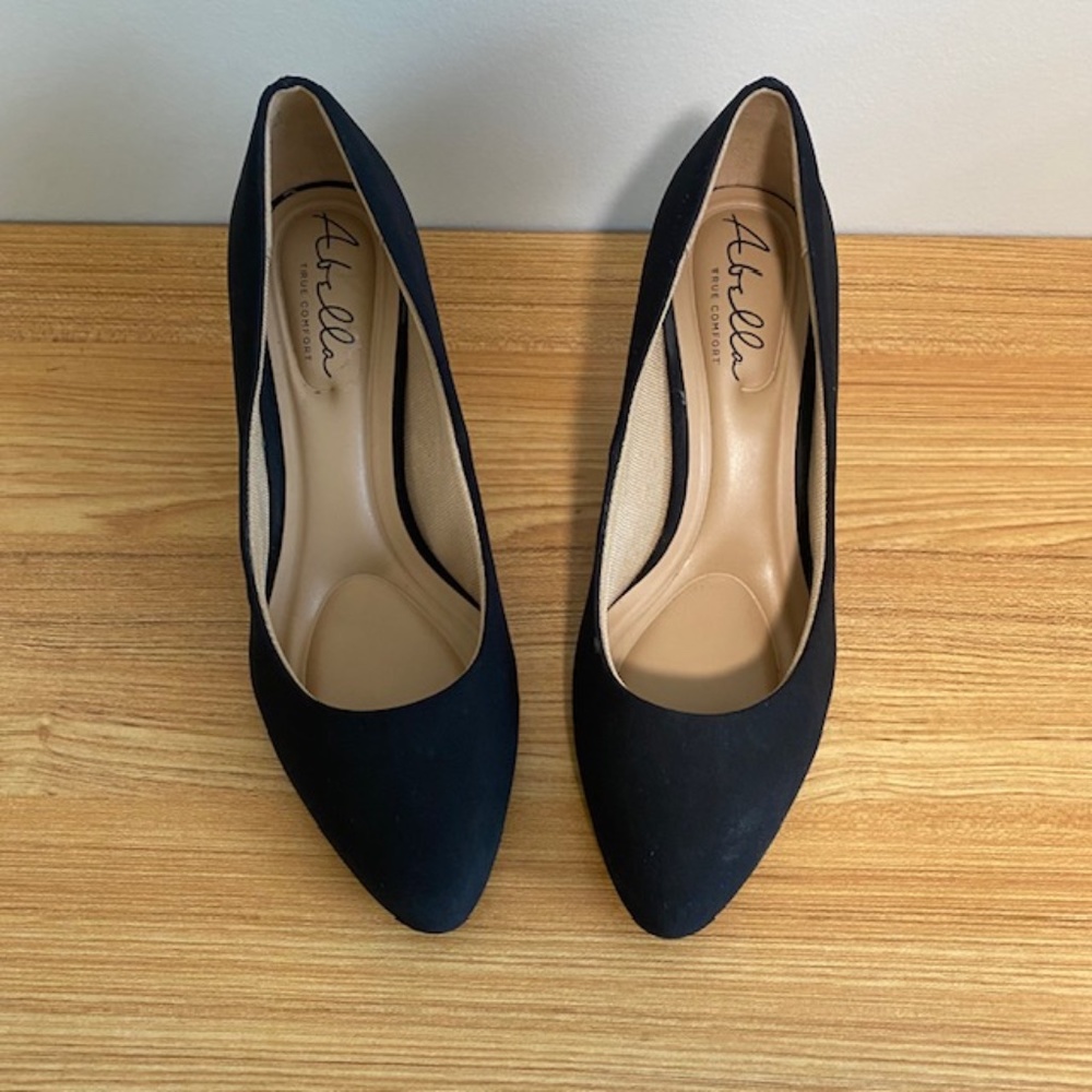 Abella True Comfort  Women's Black heels shoes size 7.5M